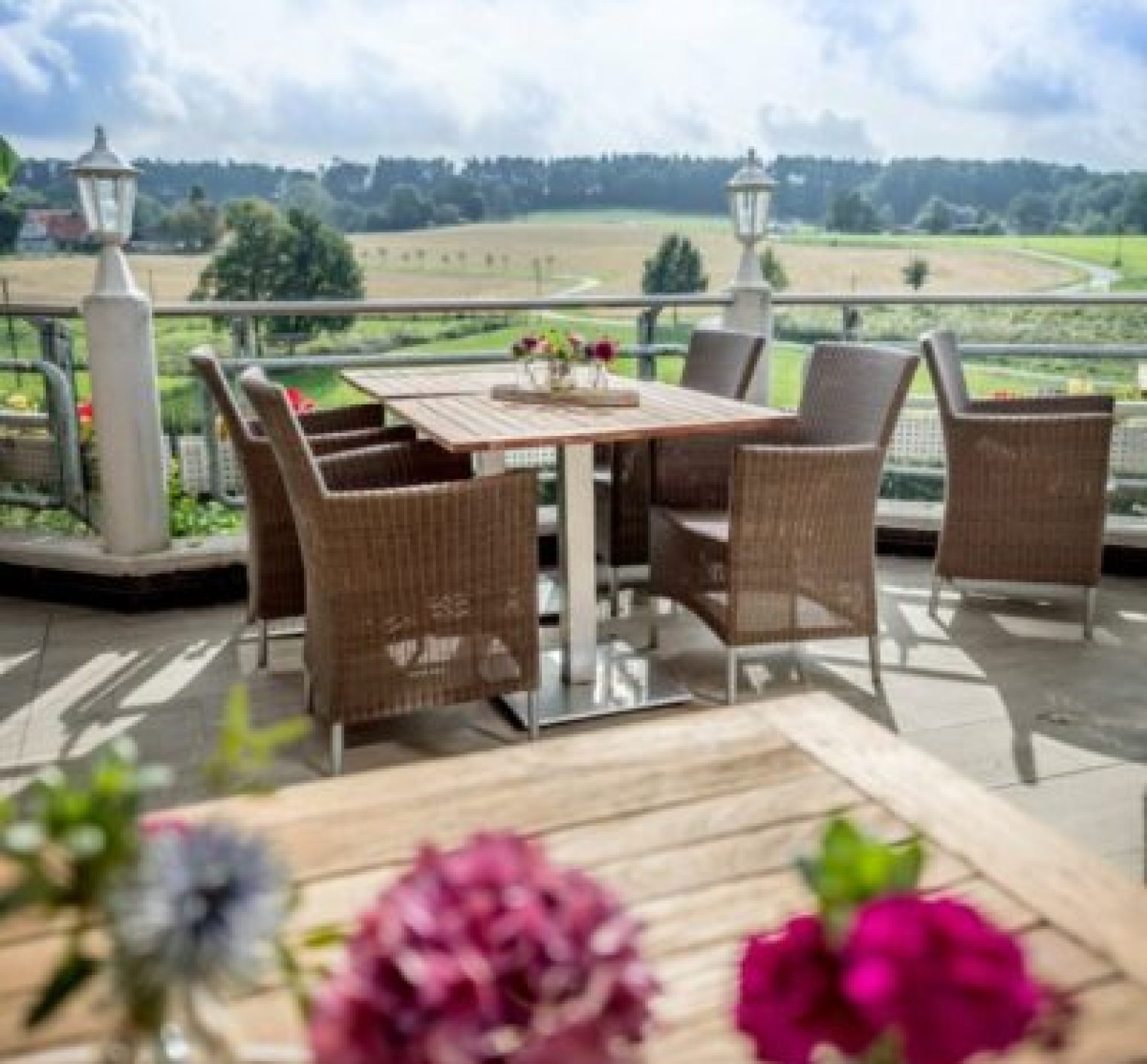 Terrasse mit Blick auf den Teutoburger Wald